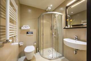 Отель Amberton Cathedral Square Hotel Vilnius Вильнюс Двухместный номер с 2 отдельными кроватями и видом на атриум-9